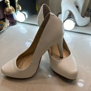 7 1/2 Jessica Simpson Parisah White